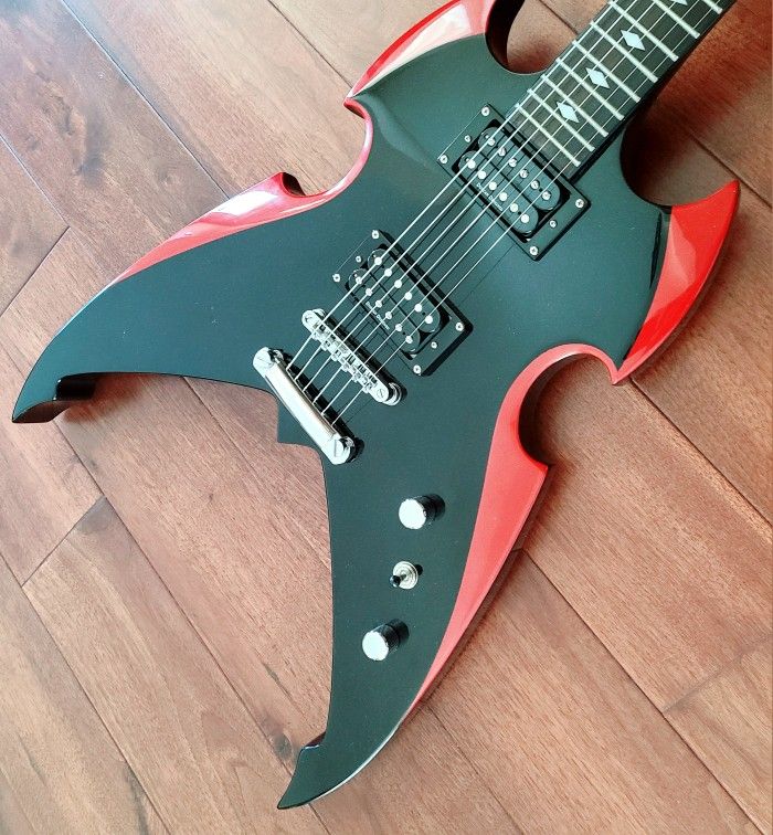 Guitare Miniature Axman Réplique Paul Stanley Apocalypse Pro – 25cm, Corps Bois, Support Inclus – Objet Décoratif (collection)