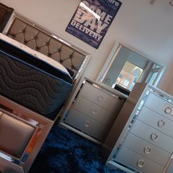 *Bedroom Special!!!*---Stylish Jasmine Queen/King Bedroom Sets---From $699!!!---Delivery And Financing🤠