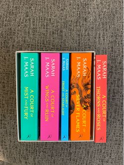 A Court of Thorns and Roses Paperback Box Set (5 books)
