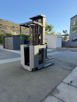Clark electric fork lift for sale