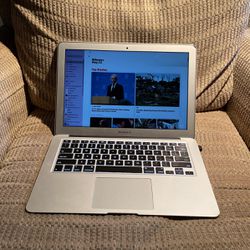 MacBook Air 2017. Great Condition 