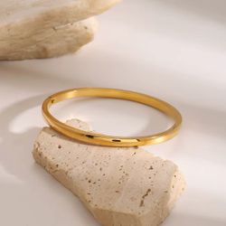 Minimalist Gold Bangle Bracelet