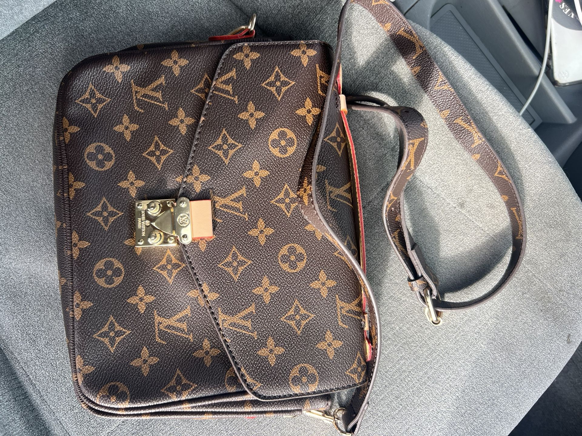 Louis Vuitton Pochette Métis 