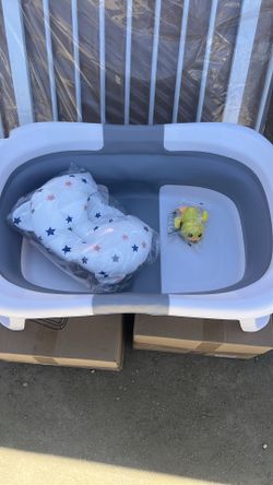 Foldable bathtub for babies