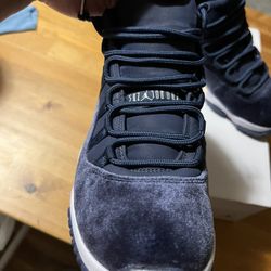 Air Jordan 11 Retro Midnight Navy Velvet