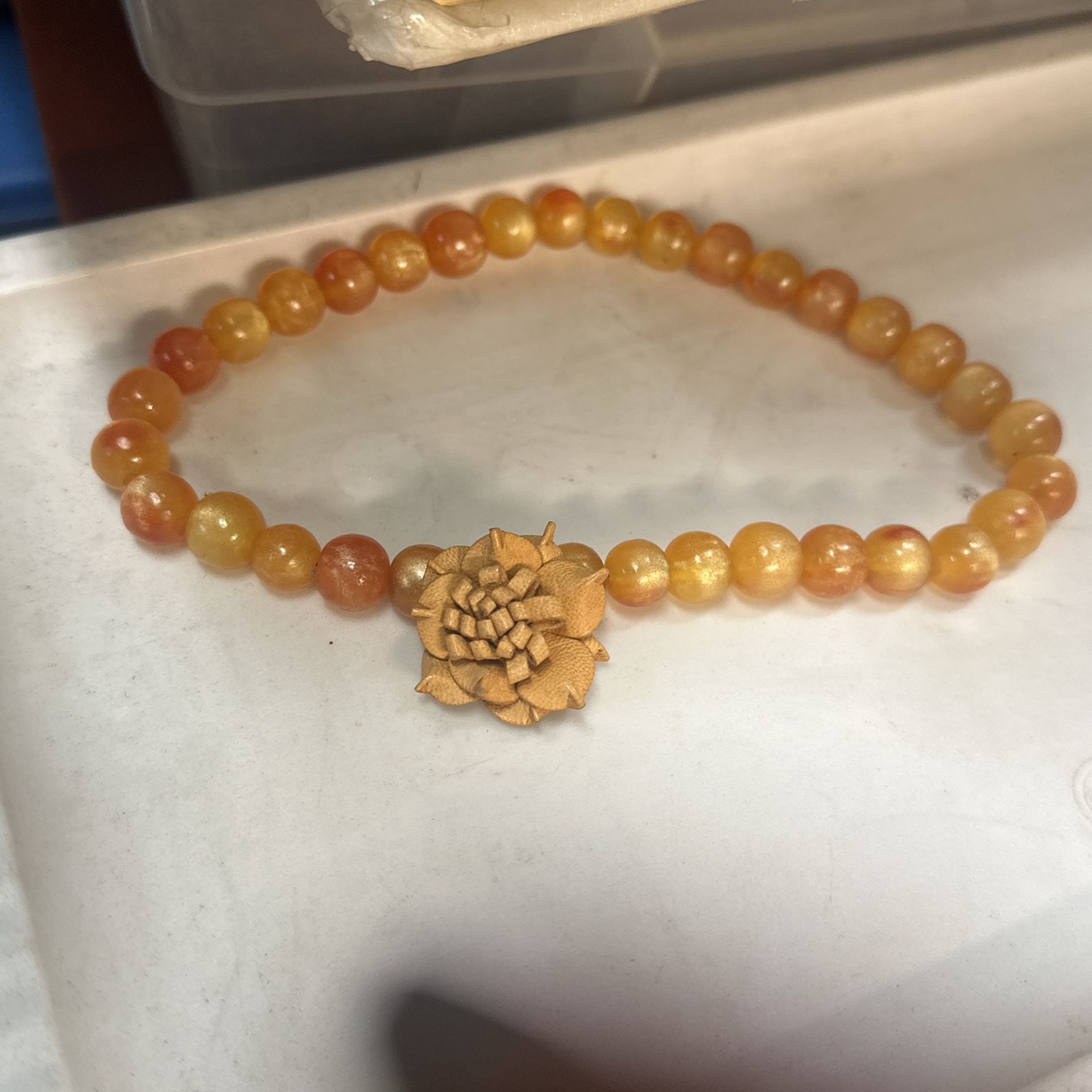 Natural chicken fat yellow Wax and field white jade lotus beads 