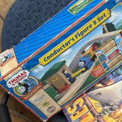 Thomas And Friends Conductor Figure 8 Set 