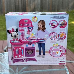 Minnie Mouse Flipping Fun Kitchen