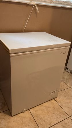 5 Cu. Ft. Chest Freezer - Works Great