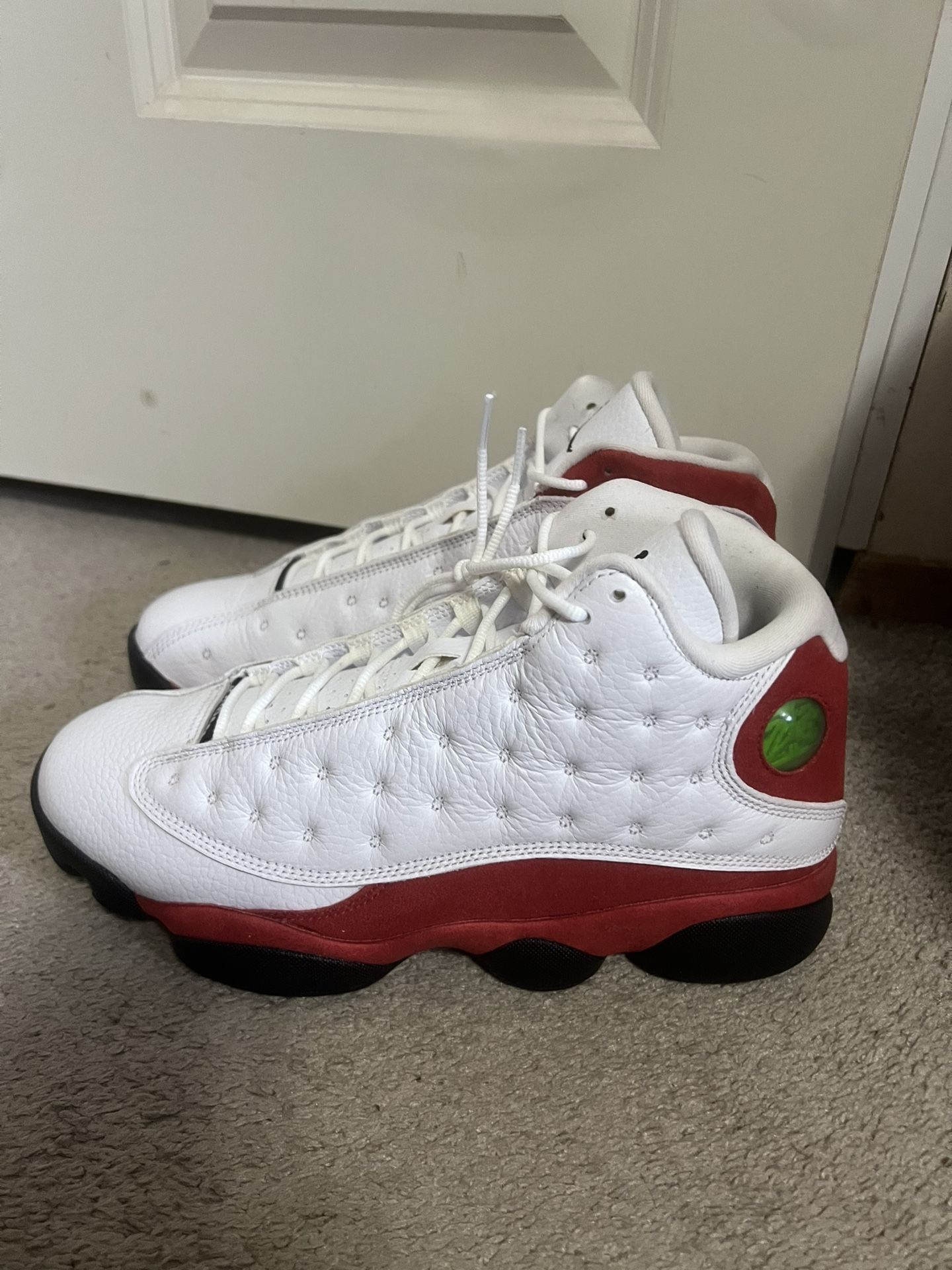 WORN ONCE JORDAN 13 CHERRY SIZE 9.5