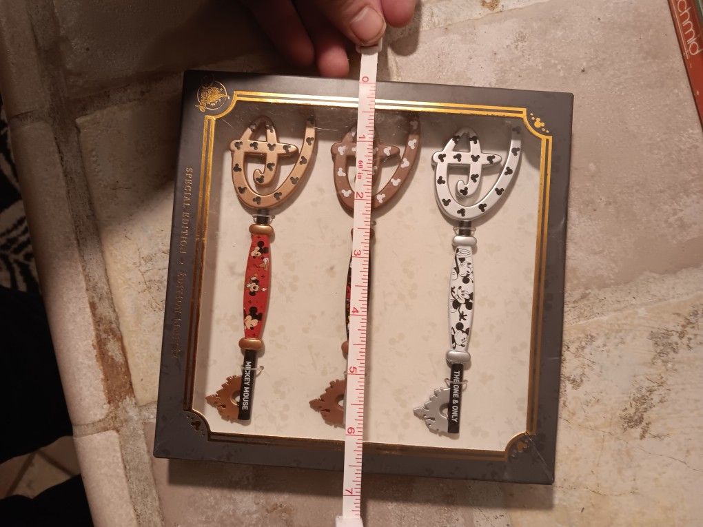 Schmidt Collector Plates / Disney Key Set