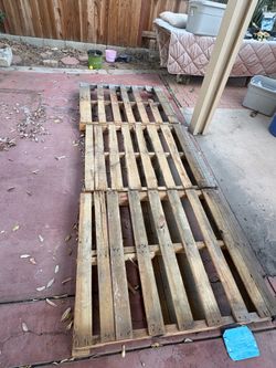 Pallets “Free”