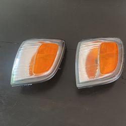 Toyota 4 Runner 2000  Corner Left Light 