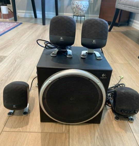 Logitech Z-540 Speakers And Woofer