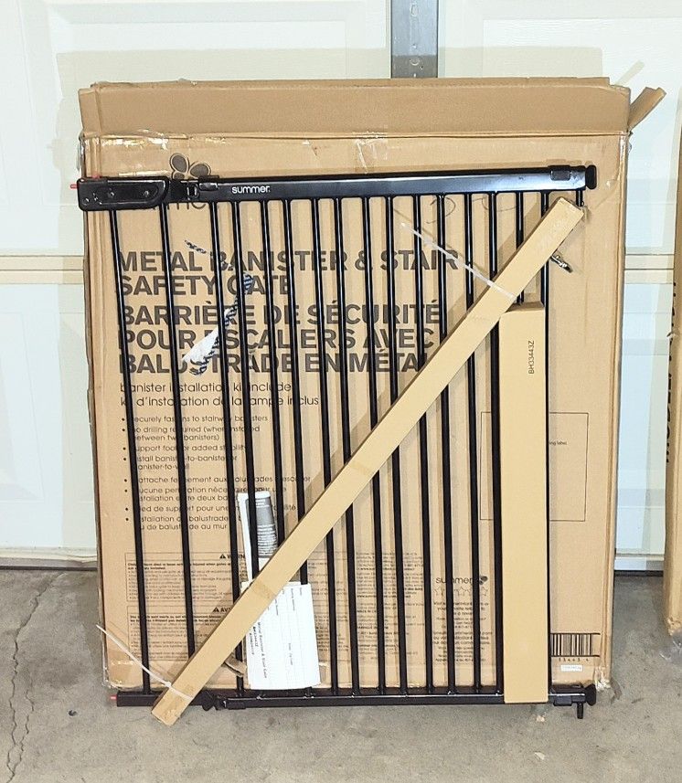 New Summer 31" X 46" Metal Bannister Baby Or Dog Safety Gate 