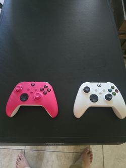 Xbox Wireless Controllers – Pink and White (2)