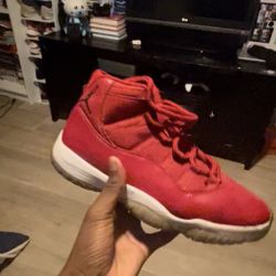 Jordan 11 Red 