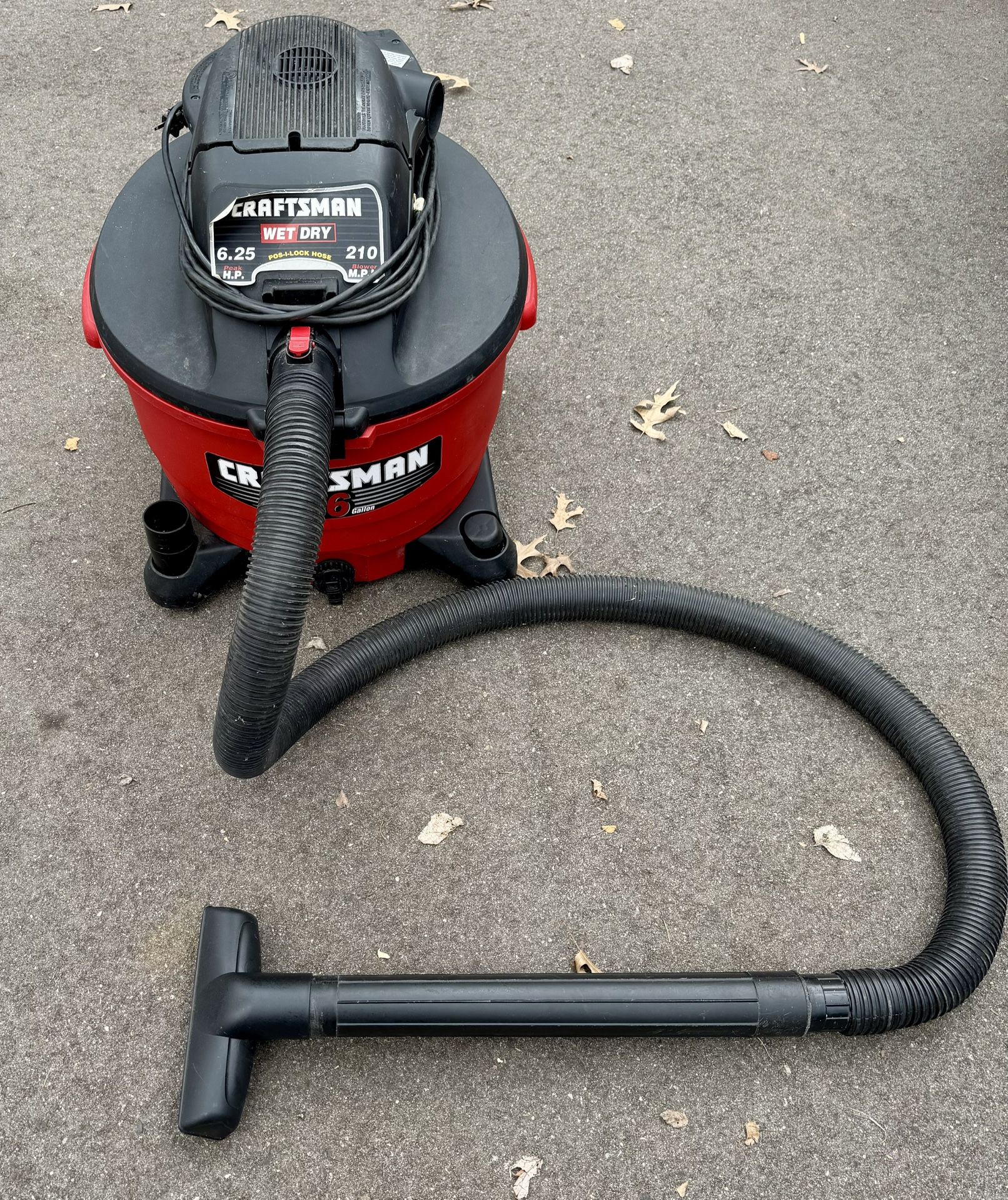 Craftsman 16 Gallon 6.25 Peak Wet Dry Vac With Hose & Attachments