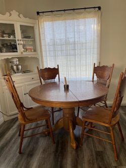 Oak Round Pedestal Dining Table with 4 Chairs