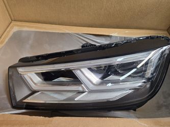 Audi Q5 Headlight