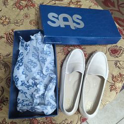 Sas women's size 8W new