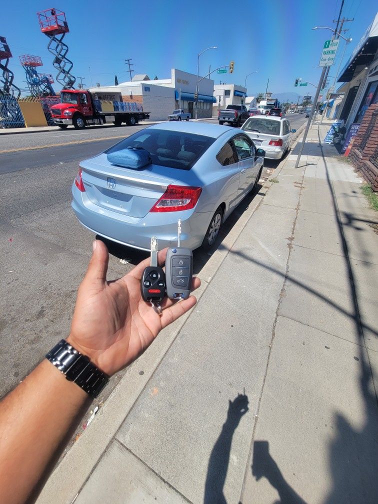 Keys & Fobs / Llaves Y Controles Para Carros for Sale in Bell Gardens