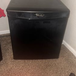 Silliouette Mini Fridge 