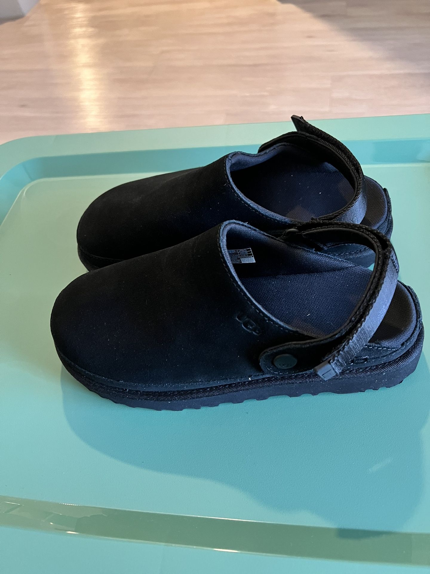 UGG Goldenstar Clogs Black Size 8.5 Brand New