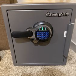 SentrySafe Fireproof & Waterproof Safe – SFW123GDC – $200 FIRM (Cash Only) 🔒