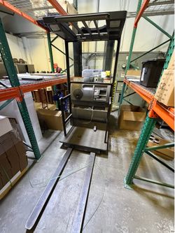 Crown Stand-Up Electric Forklift – Includes Charger