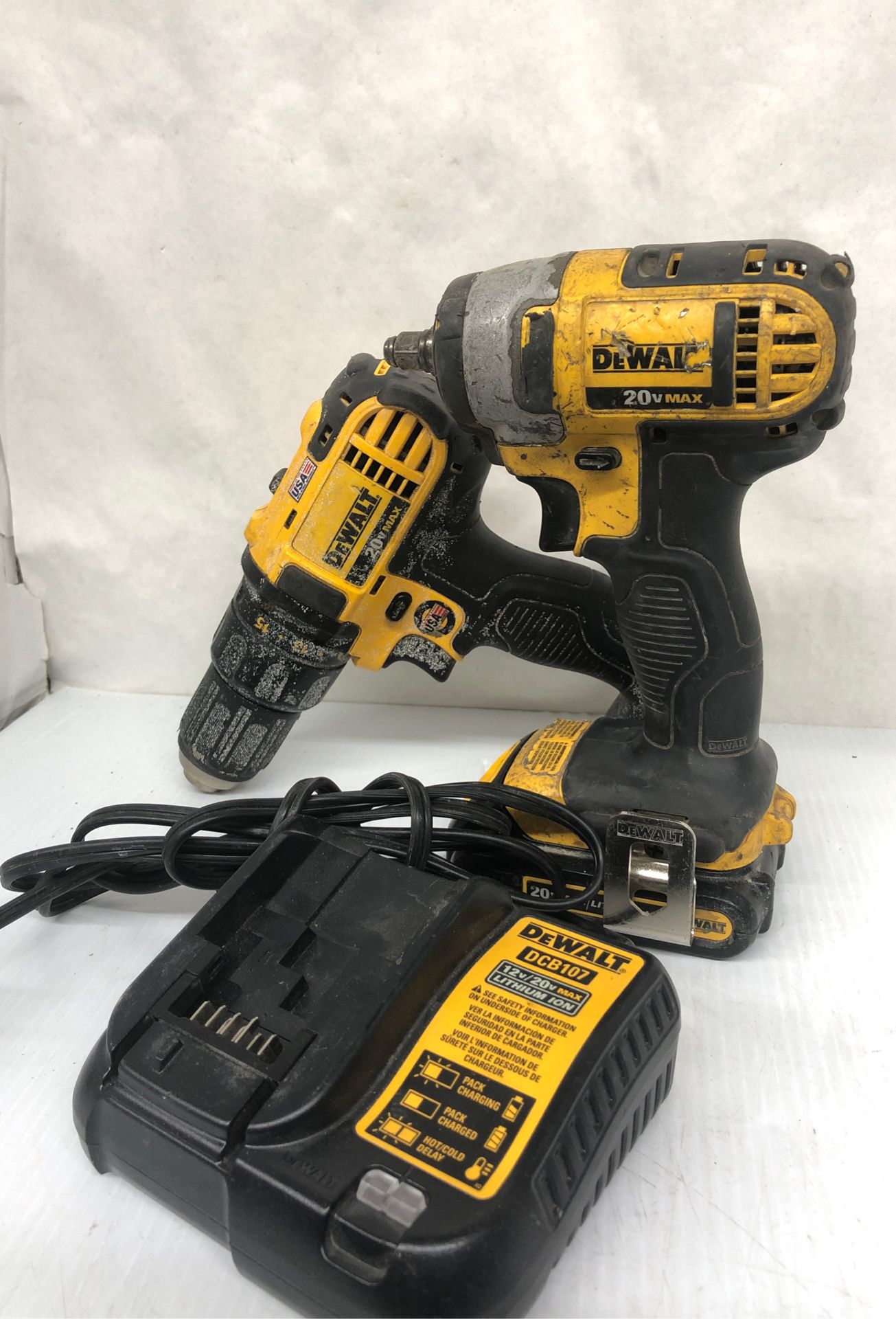Dewalt impact 3/8 with charger and one battery and drill