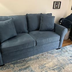 Rooms To go Sofa Ned