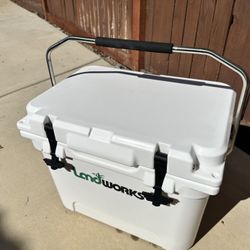 20 Quart Landworks Rotomolded Cooler New