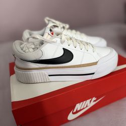 Women’s Nike Court Legacy Lift 