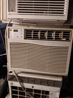 Large room windows unit good condition