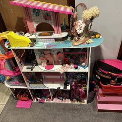 LOL doll house and a few accessories
