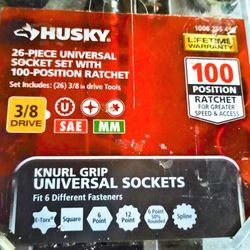 26 Piece Knurl Grip  Universal Socket Set With 100-Position Ratchet
