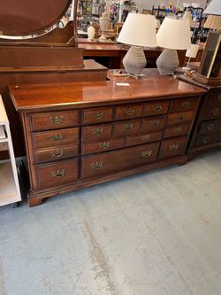 Vintage American drew dresser (in store)