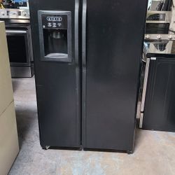 Refrigerator Ge Side By Side In Color Black And 40 Days Warranty Delevery 