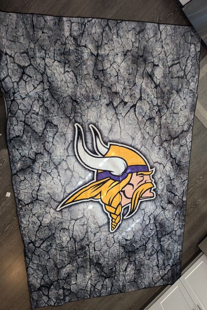 🏈 Brand New Minnesota Vikings Rug – Oversized (106” x 65”) 🏈