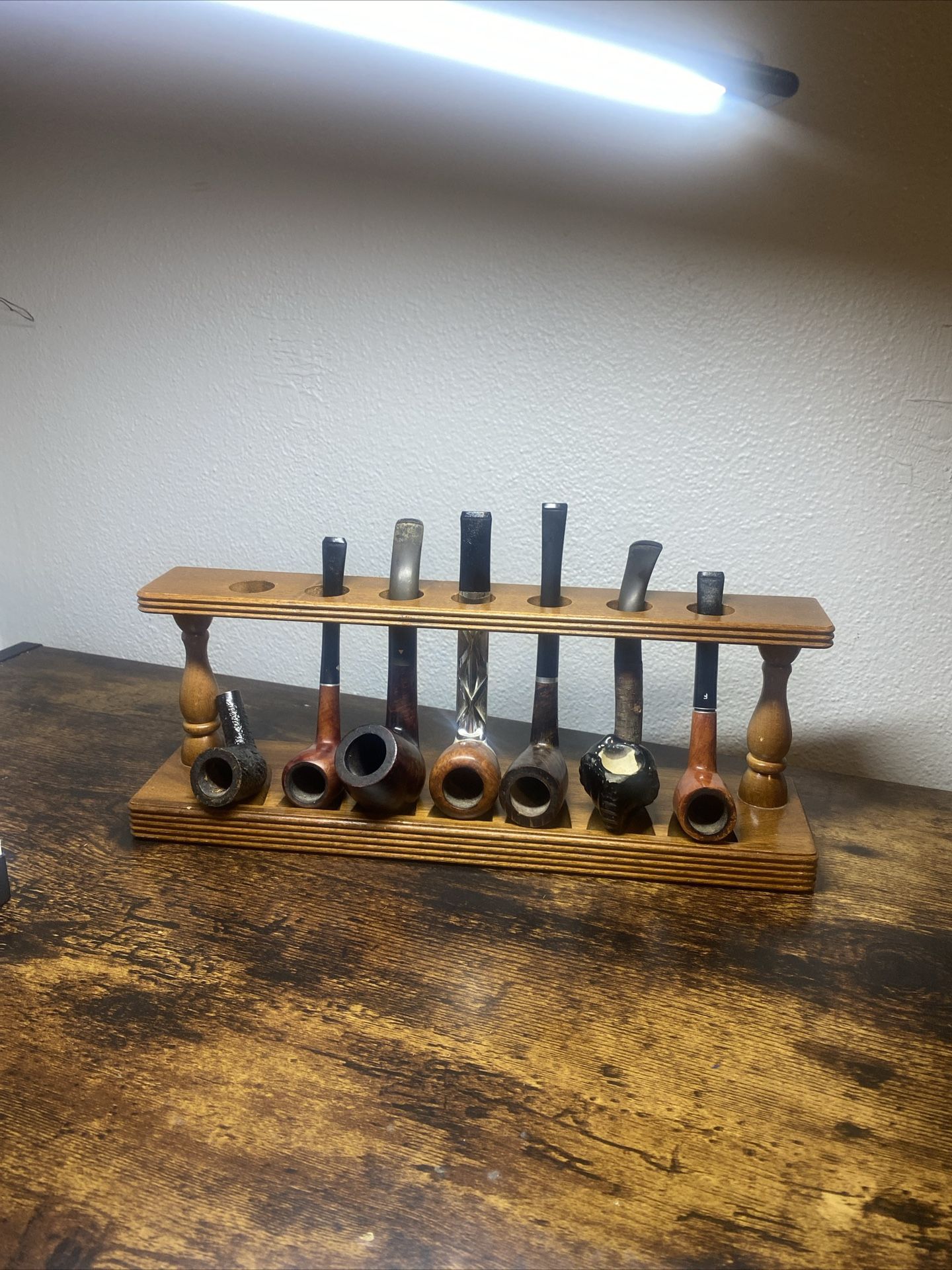 Vintage Pipe Holder And 6 Vintage Pipes