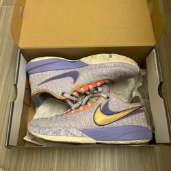 Basketball shoes