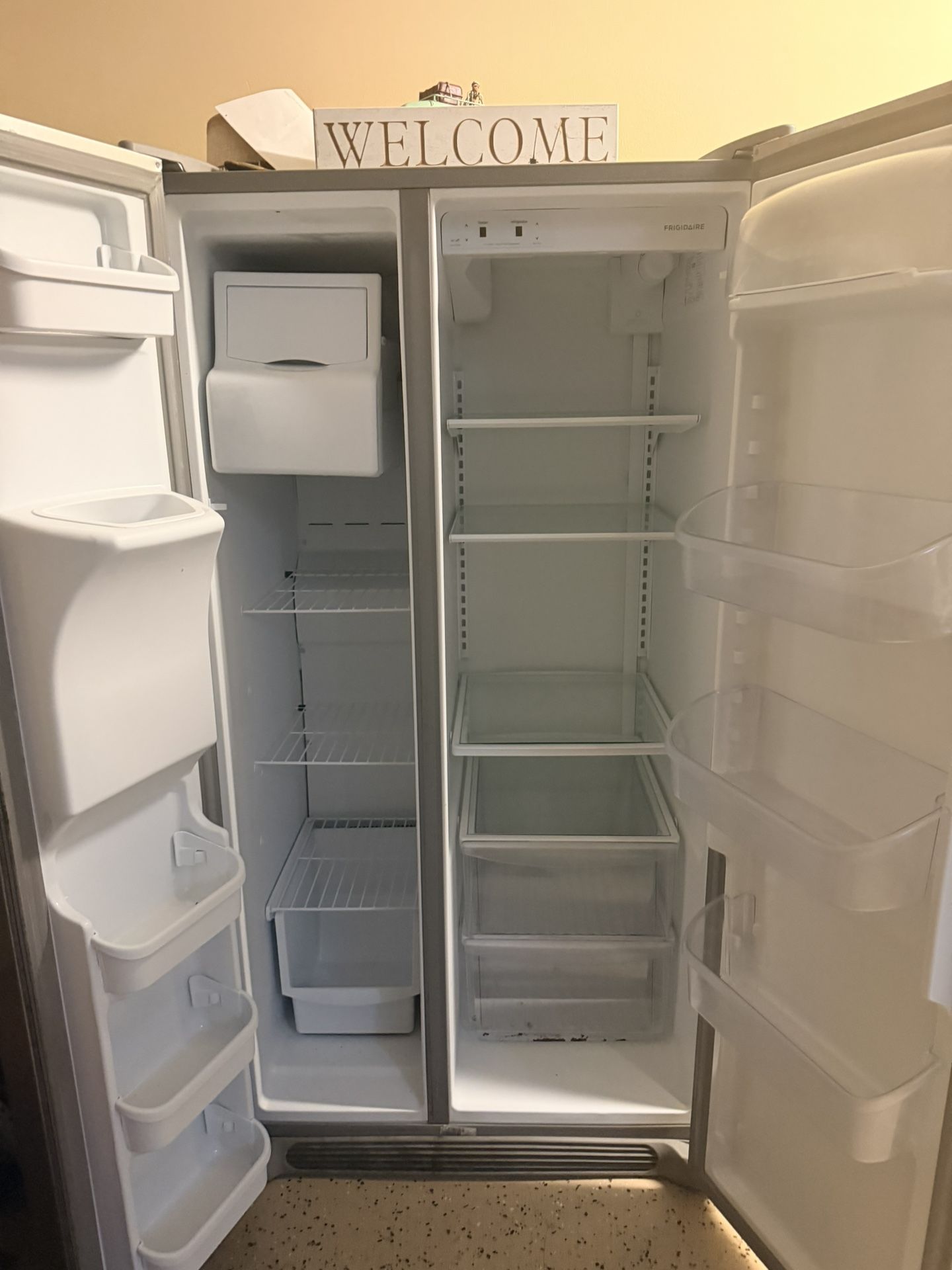 FREEEEEE.       Frigidaire Stainless 