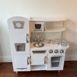 White Kidcraft Play Kitchen - Like New!!