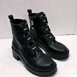 💥Brand New DKNY Womens Barrett Booties Black Motorcycle Boots Side Zip ~Size 10M~ ( reseda ca)