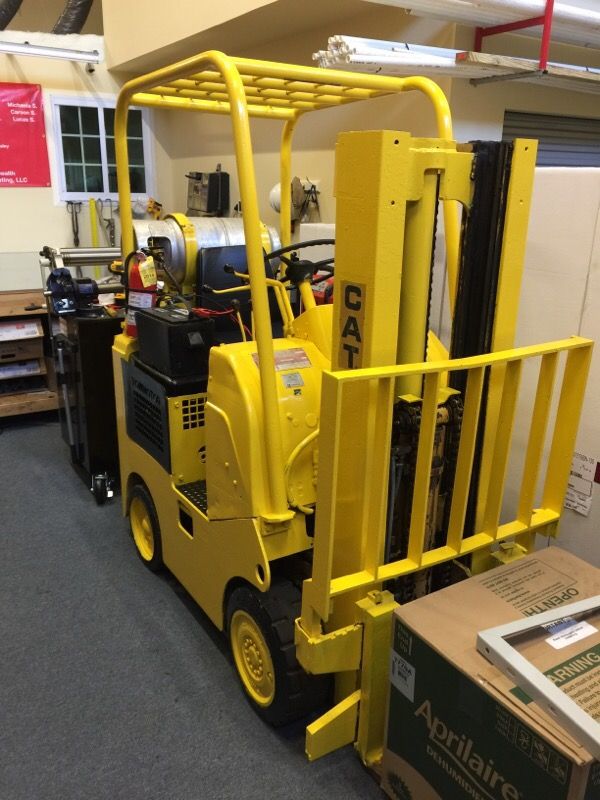 Caterpillar 422s towmotor forklift