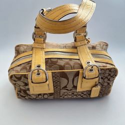 Coach bag pre owned in good condition