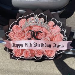 25 pink roses with crown