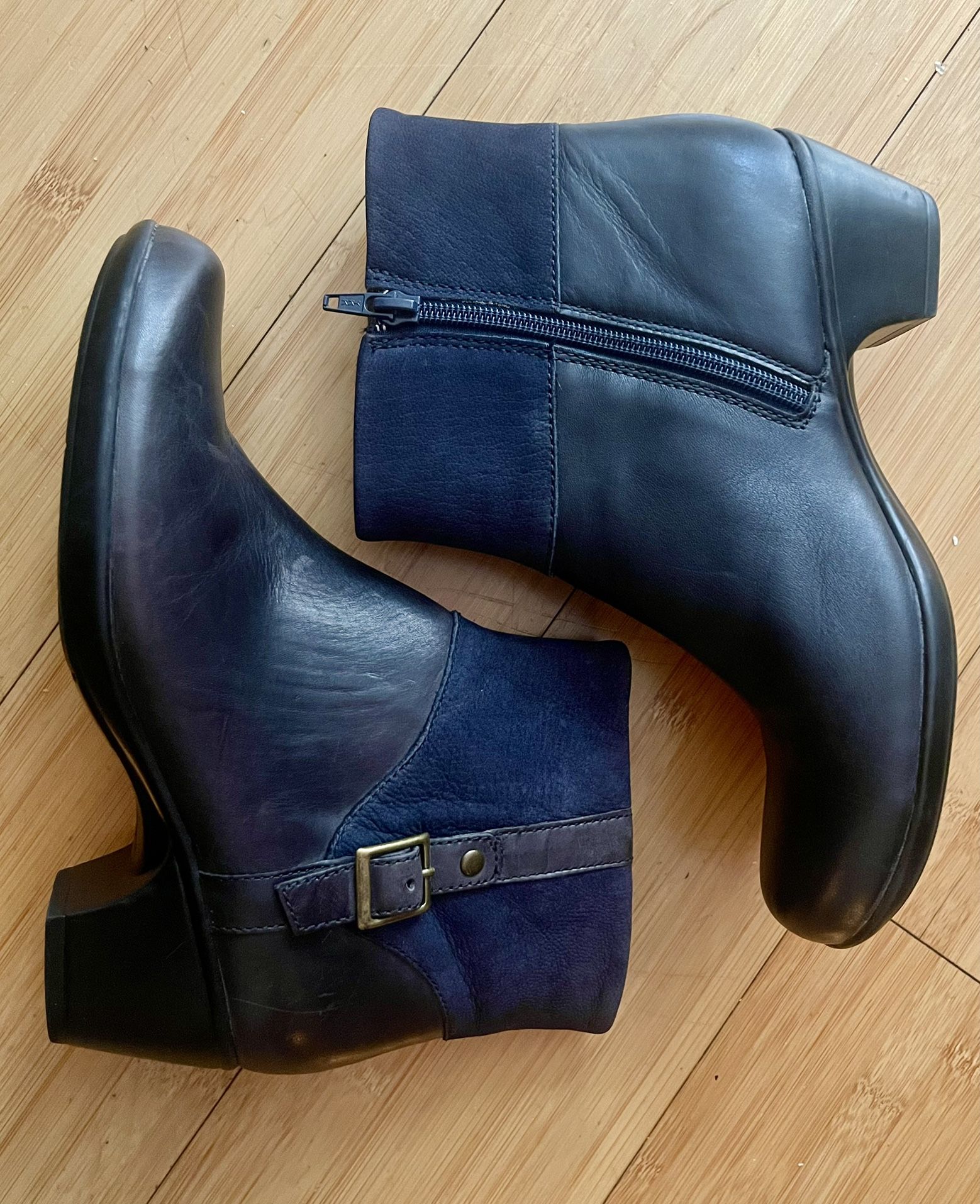 NEW Clarks Bendables Dover navy black leather ankle boots 