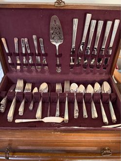 Vintage Silver plate Silverware Set w/Case